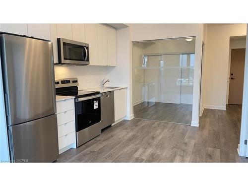 513-1440 Clarriage Court, Milton, ON - Indoor Photo Showing Kitchen With Stainless Steel Kitchen