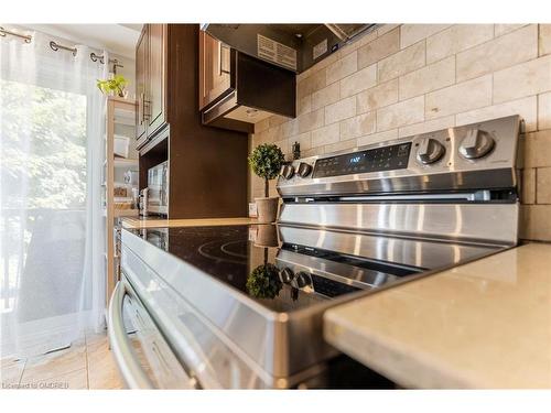 10-1354 Upper Sherman Avenue Avenue, Hamilton, ON - Indoor Photo Showing Kitchen