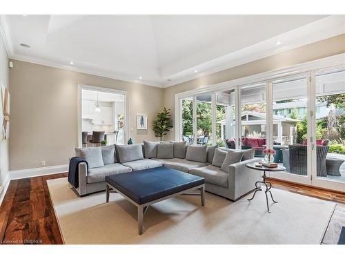 280 Balsam Drive, Oakville, ON - Indoor Photo Showing Living Room