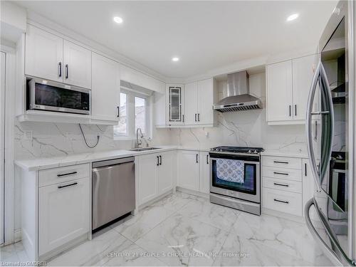 37 Giraffe Avenue, Brampton, ON - Indoor Photo Showing Kitchen With Stainless Steel Kitchen With Upgraded Kitchen