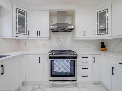 37 Giraffe Avenue, Brampton, ON - Indoor Photo Showing Kitchen