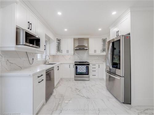 37 Giraffe Avenue, Brampton, ON - Indoor Photo Showing Kitchen With Stainless Steel Kitchen