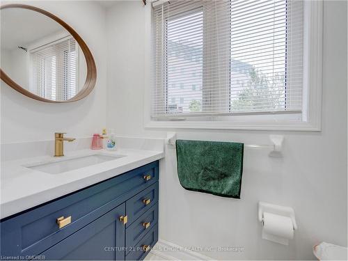 37 Giraffe Avenue, Brampton, ON - Indoor Photo Showing Bathroom