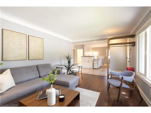 2315 Mount Forest Drive, Burlington, ON - Indoor Photo Showing Living Room