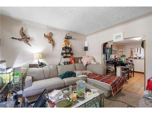 1171 Albert Road, Windsor, ON - Indoor Photo Showing Living Room