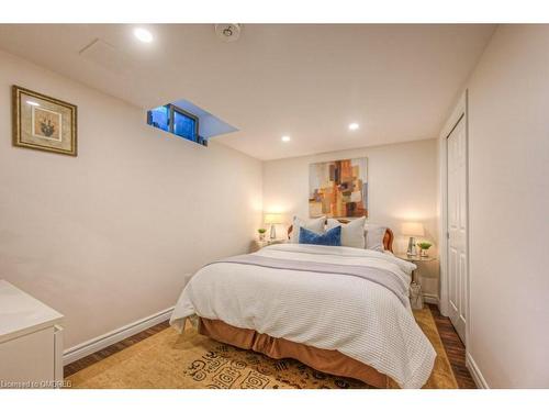 14-2141 Caroline Street, Burlington, ON - Indoor Photo Showing Bedroom