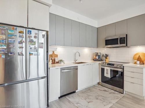 1709-4675 Metcalfe Avenue, Mississauga, ON - Indoor Photo Showing Kitchen With Stainless Steel Kitchen With Upgraded Kitchen