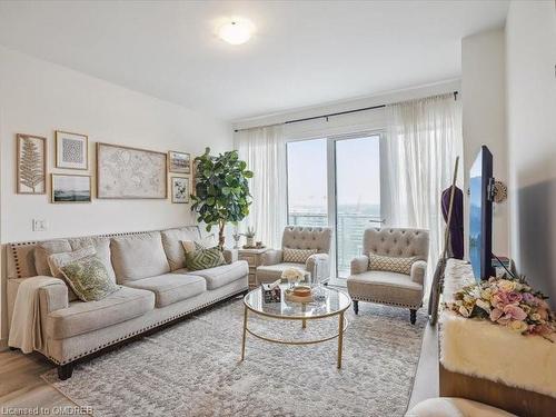 1709-4675 Metcalfe Avenue, Mississauga, ON - Indoor Photo Showing Living Room