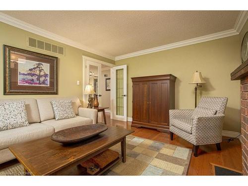 1380 Old English Lane, Oakville, ON - Indoor Photo Showing Living Room