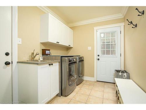 1380 Old English Lane, Oakville, ON - Indoor Photo Showing Laundry Room