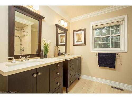 1380 Old English Lane, Oakville, ON - Indoor Photo Showing Bathroom