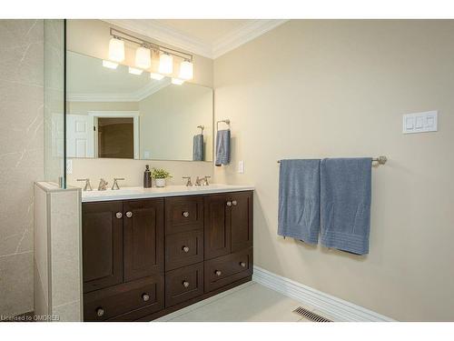 1380 Old English Lane, Oakville, ON - Indoor Photo Showing Bathroom