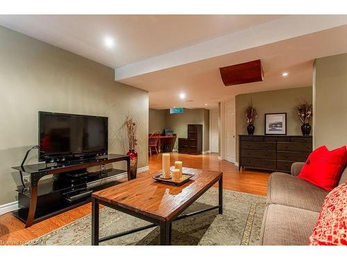 1380 Old English Lane, Oakville, ON - Indoor Photo Showing Living Room