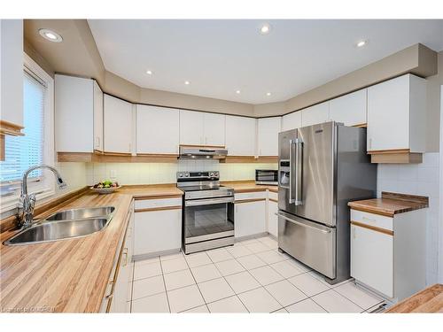 121 Braidwood Lake Road, Brampton, ON - Indoor Photo Showing Kitchen With Double Sink