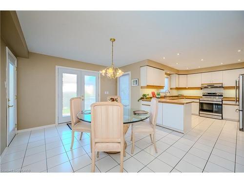 121 Braidwood Lake Road, Brampton, ON - Indoor Photo Showing Kitchen