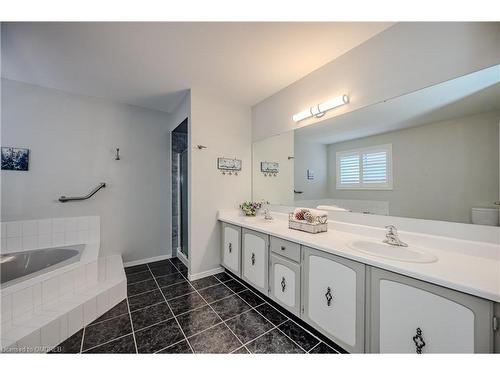 121 Braidwood Lake Road, Brampton, ON - Indoor Photo Showing Bathroom