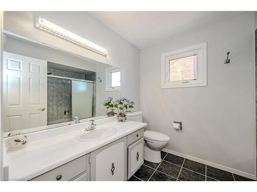 121 Braidwood Lake Road, Brampton, ON - Indoor Photo Showing Bathroom