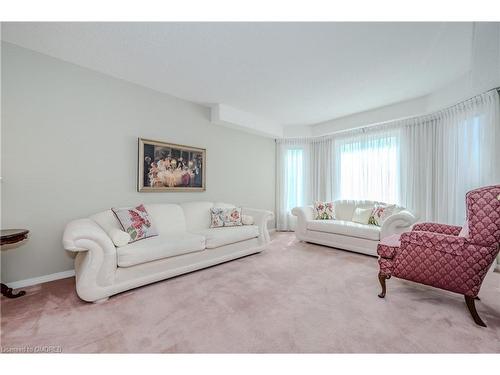 121 Braidwood Lake Road, Brampton, ON - Indoor Photo Showing Living Room