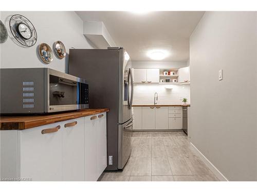 3-4199 Longmoor Drive, Burlington, ON - Indoor Photo Showing Kitchen