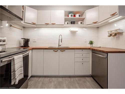 3-4199 Longmoor Drive, Burlington, ON - Indoor Photo Showing Kitchen With Double Sink