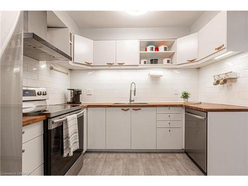 3-4199 Longmoor Drive, Burlington, ON - Indoor Photo Showing Kitchen