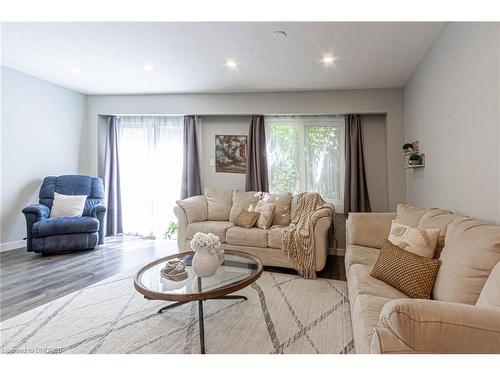 3-4199 Longmoor Drive, Burlington, ON - Indoor Photo Showing Living Room