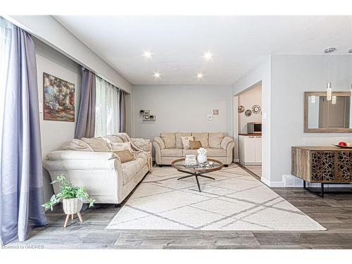 3-4199 Longmoor Drive, Burlington, ON - Indoor Photo Showing Living Room