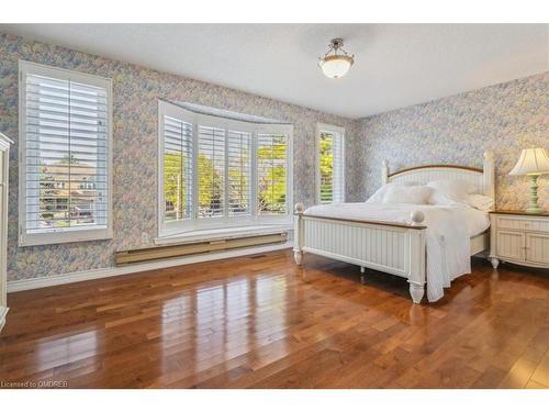 1292 Grainer Court, Oakville, ON - Indoor Photo Showing Bedroom