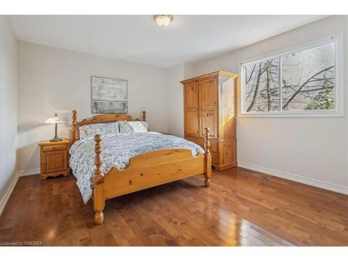 1292 Grainer Court, Oakville, ON - Indoor Photo Showing Bedroom