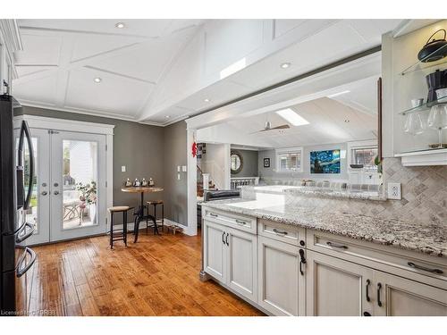 217 Slater Crescent, Oakville, ON - Indoor Photo Showing Kitchen With Upgraded Kitchen