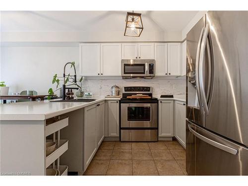 1219 Lamont Crescent, Milton, ON - Indoor Photo Showing Kitchen With Upgraded Kitchen