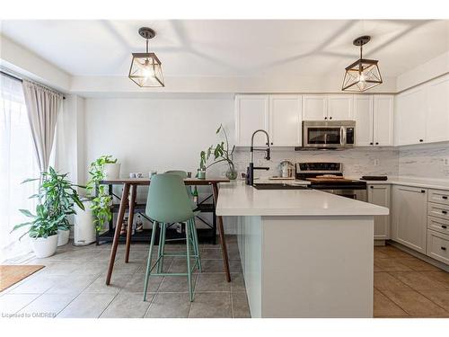 1219 Lamont Crescent, Milton, ON - Indoor Photo Showing Kitchen With Upgraded Kitchen