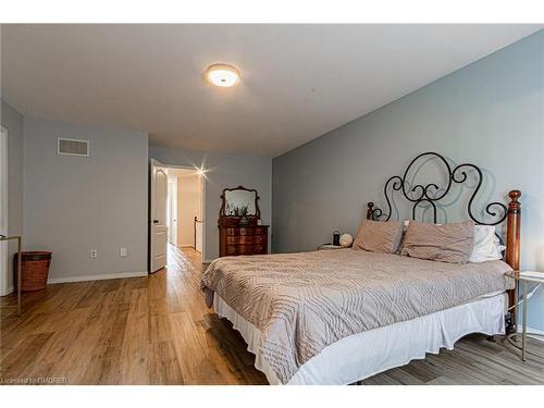 1219 Lamont Crescent, Milton, ON - Indoor Photo Showing Bedroom