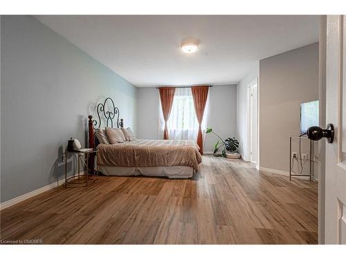 1219 Lamont Crescent, Milton, ON - Indoor Photo Showing Bedroom