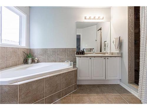 1219 Lamont Crescent, Milton, ON - Indoor Photo Showing Bathroom