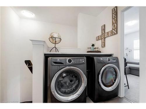 559 Buckeye Court, Milton, ON - Indoor Photo Showing Laundry Room