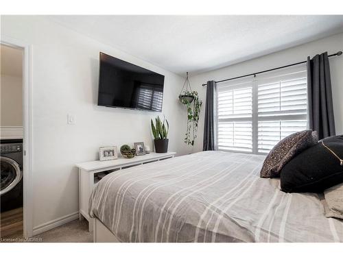 559 Buckeye Court, Milton, ON - Indoor Photo Showing Bedroom