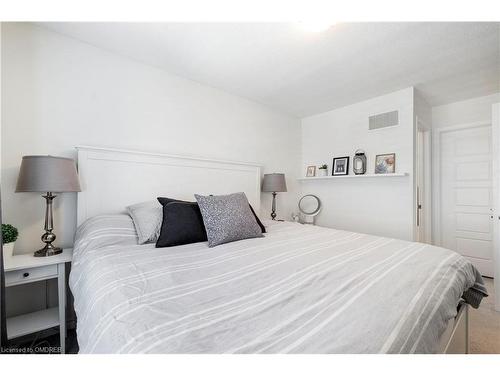 559 Buckeye Court, Milton, ON - Indoor Photo Showing Bedroom