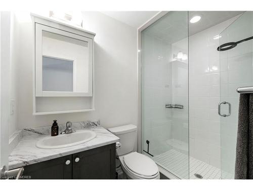 559 Buckeye Court, Milton, ON - Indoor Photo Showing Bathroom