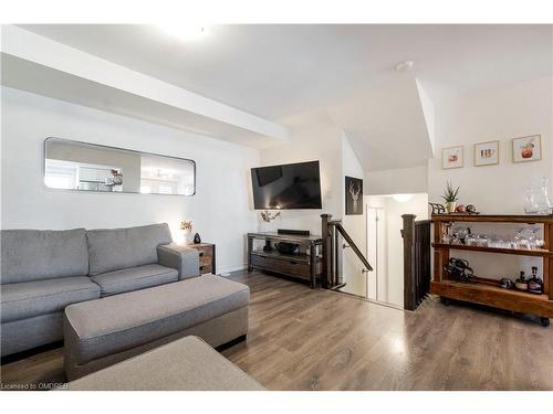 559 Buckeye Court, Milton, ON - Indoor Photo Showing Living Room