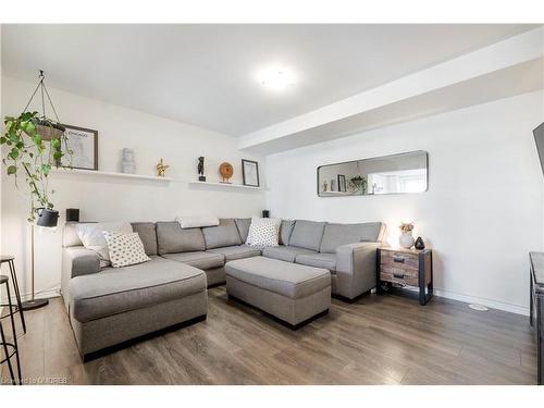 559 Buckeye Court, Milton, ON - Indoor Photo Showing Living Room