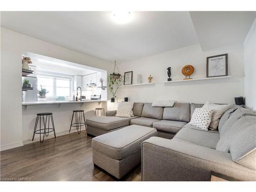 559 Buckeye Court, Milton, ON - Indoor Photo Showing Living Room