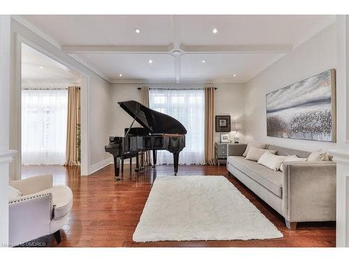 526 Hidden Trail, Oakville, ON - Indoor Photo Showing Living Room