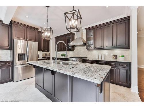 526 Hidden Trail, Oakville, ON - Indoor Photo Showing Kitchen With Double Sink With Upgraded Kitchen