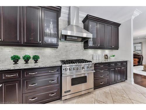 526 Hidden Trail, Oakville, ON - Indoor Photo Showing Kitchen With Upgraded Kitchen