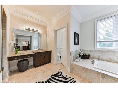 526 Hidden Trail, Oakville, ON - Indoor Photo Showing Bathroom