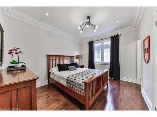 526 Hidden Trail, Oakville, ON - Indoor Photo Showing Bedroom