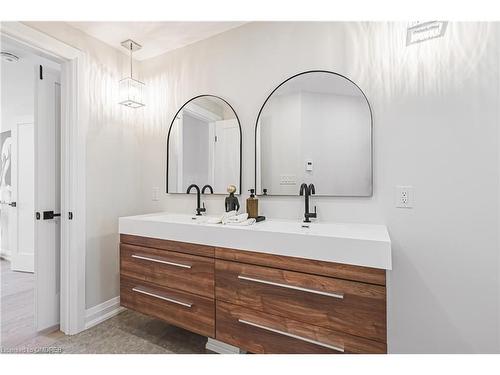 533 Woodland Avenue, Burlington, ON - Indoor Photo Showing Bathroom