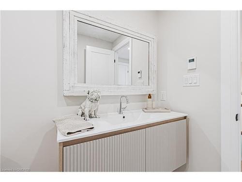 533 Woodland Avenue, Burlington, ON - Indoor Photo Showing Bathroom