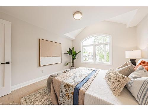 533 Woodland Avenue, Burlington, ON - Indoor Photo Showing Bedroom